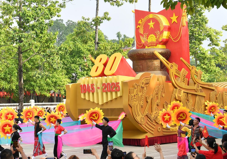 TỔNG THUẬT : Kỷ niệm trọng thể 80 năm Quốc khánh nước Cộng hòa XHCN Việt Nam