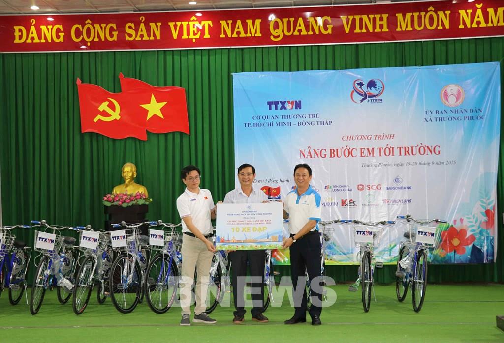 Chắp cánh con chữ cho trẻ em nghèo vùng xa