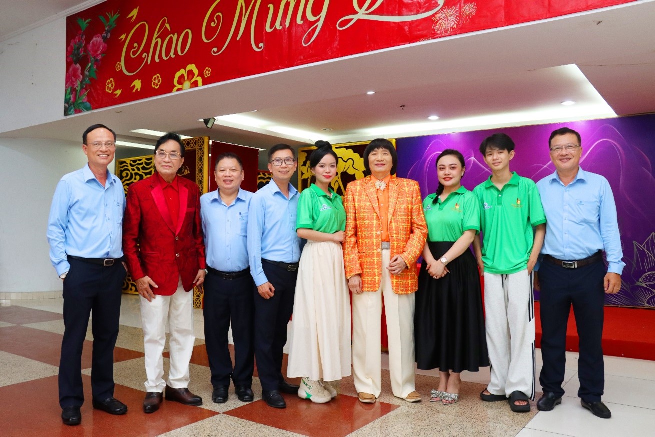 SAIGONBANK đồng hành cùng thí sinh Chuông vàng vọng cổ 2025 giao lưu với các giọng ca để đời trong lòng khán giả mộ điệu cải lương