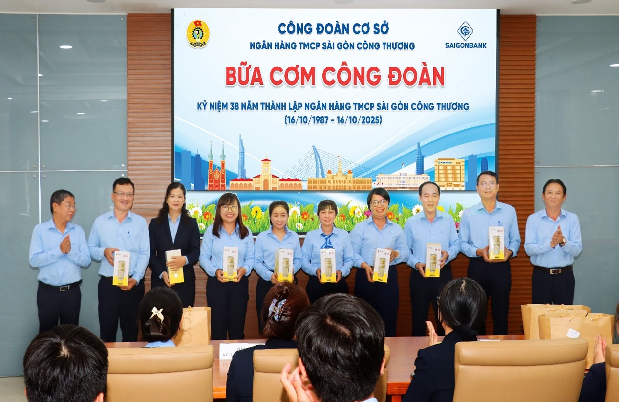 BỮA CƠM ẤM ÁP NGÀY KỶ NIỆM 38 NĂM THÀNH LẬP SAIGONBANK