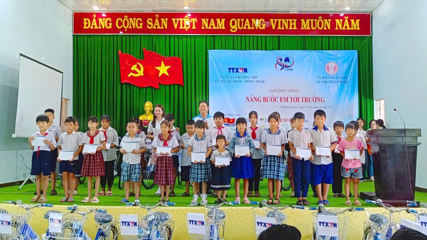 SAIGONBANK “Nâng bước em tới trường”