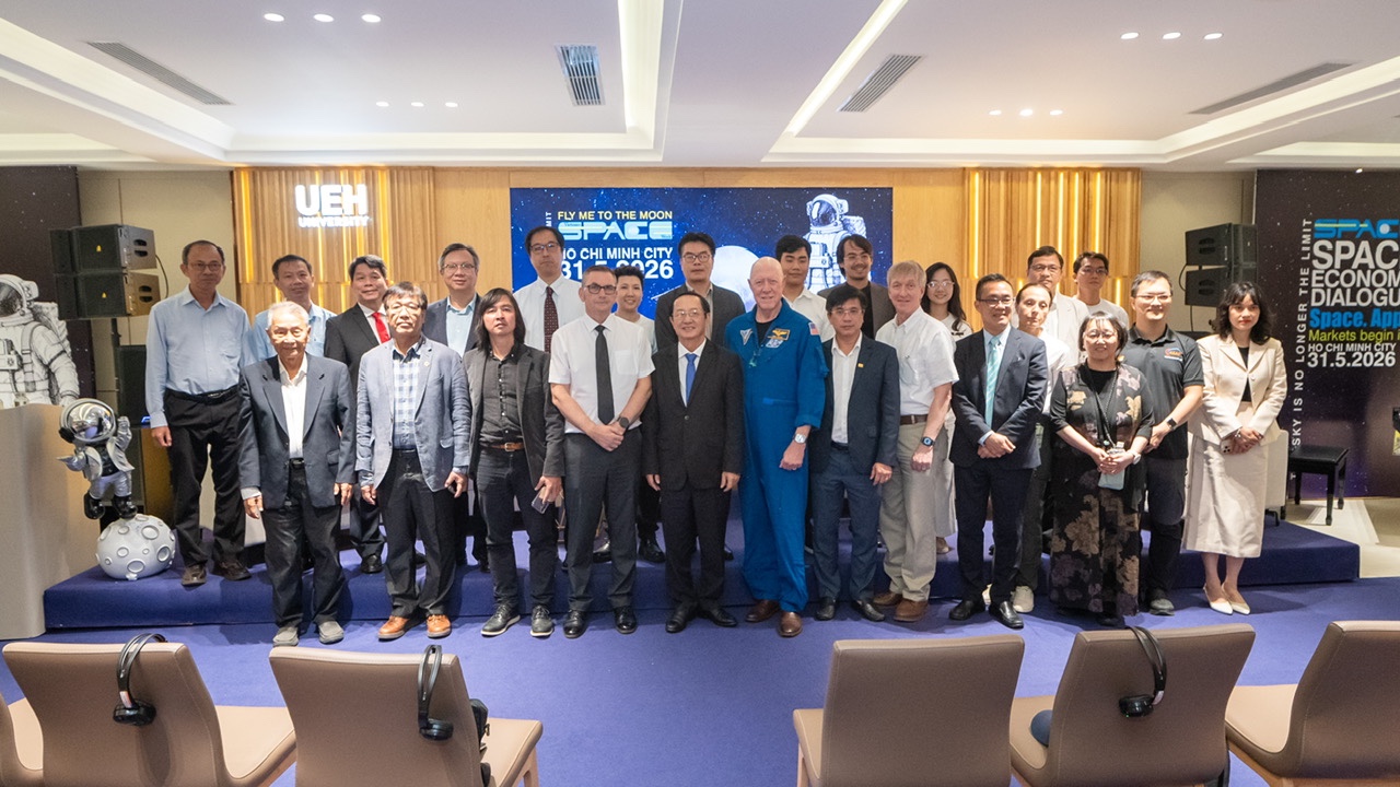 Vietnam Space Week 2026: Không cần tên lửa, Việt Nam có thể bước vào nền kinh tế không gian nghìn tỷ USD bằng cách nào?
