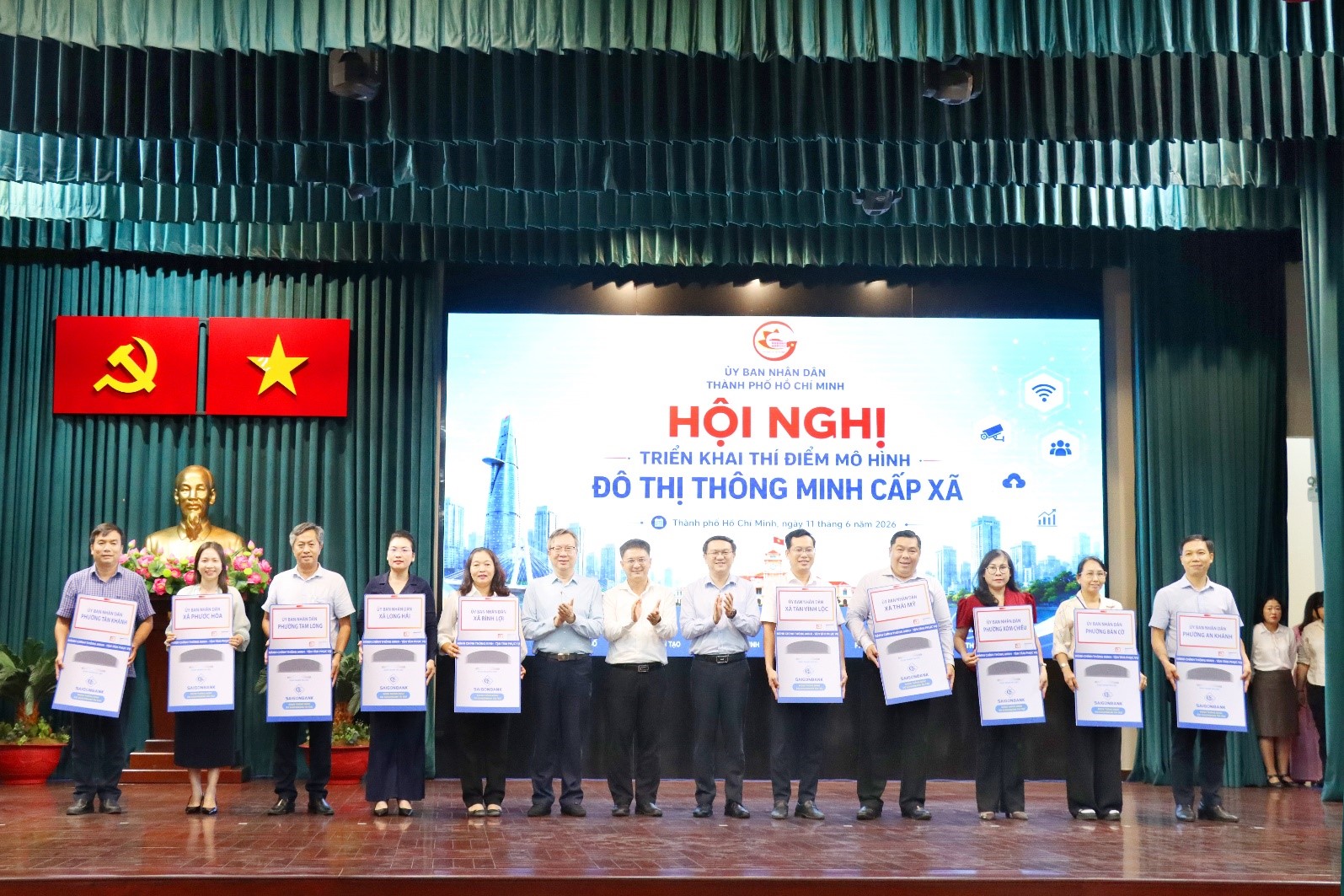 SAIGONBANK TIẾP TỤC TRAO TẶNG 11 KIOSK THÔNG MINH HỖ TRỢ HÀNH CHÍNH CÔNG, ĐỒNG HÀNH CÙNG THÀNH PHỐ HỒ CHÍ MINH TRONG CHUYỂN ĐỔI SỐ
